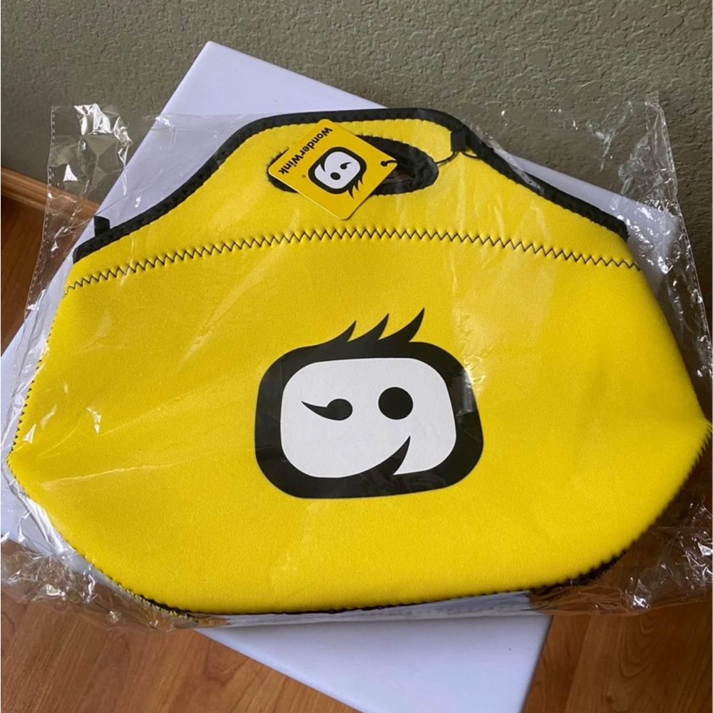 Wonderwink neoprene lunch bag